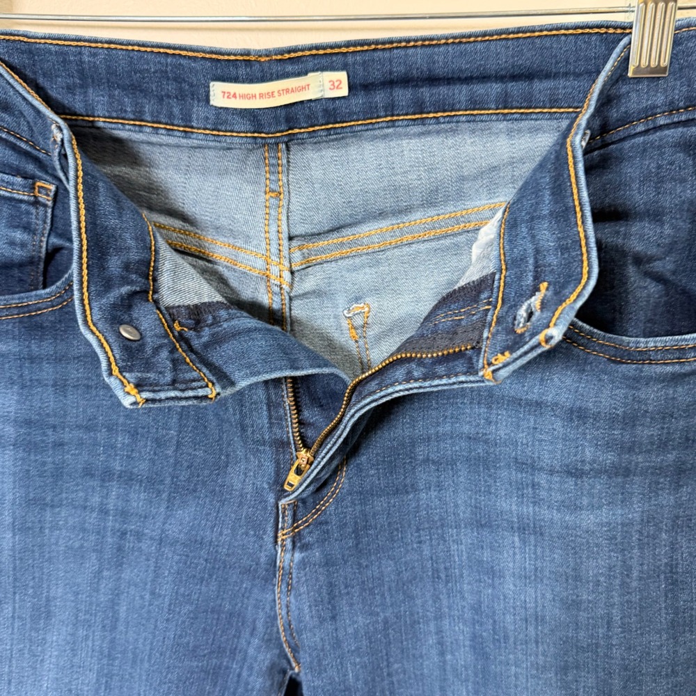 Levi's 724 High Rise Straight Denim Blue Jeans (32x30) Classic Clean Dark Wash - Picture 8 of 15
